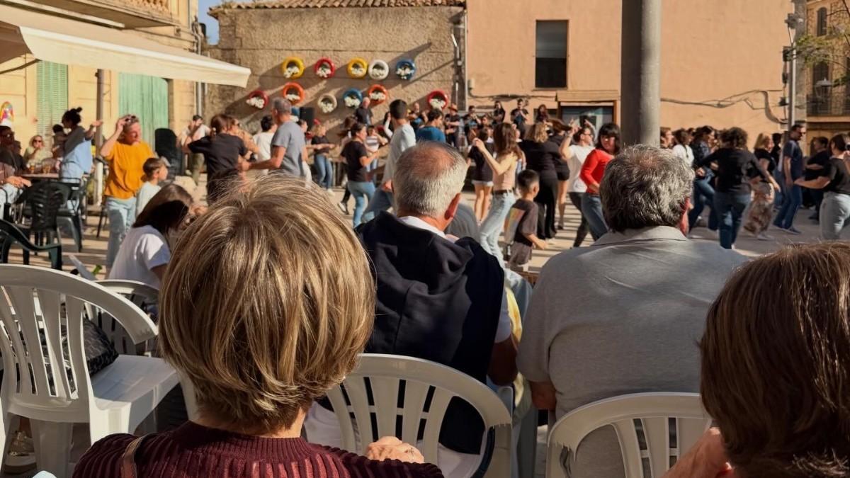 Un momento de la 'ballada popular' durante la 'fira' a finales de abril.