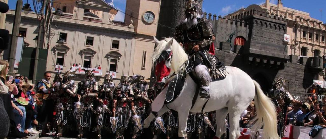 La Asociación de San Jorge quiere que haya una mayor fluidez en los desfiles.