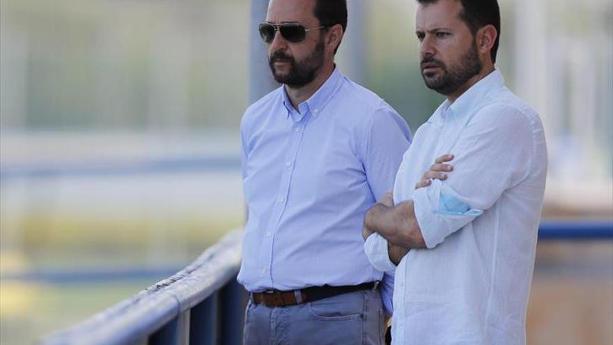 Pablo Ortells, a la derecha, en un entrenamiento del Villarreal.