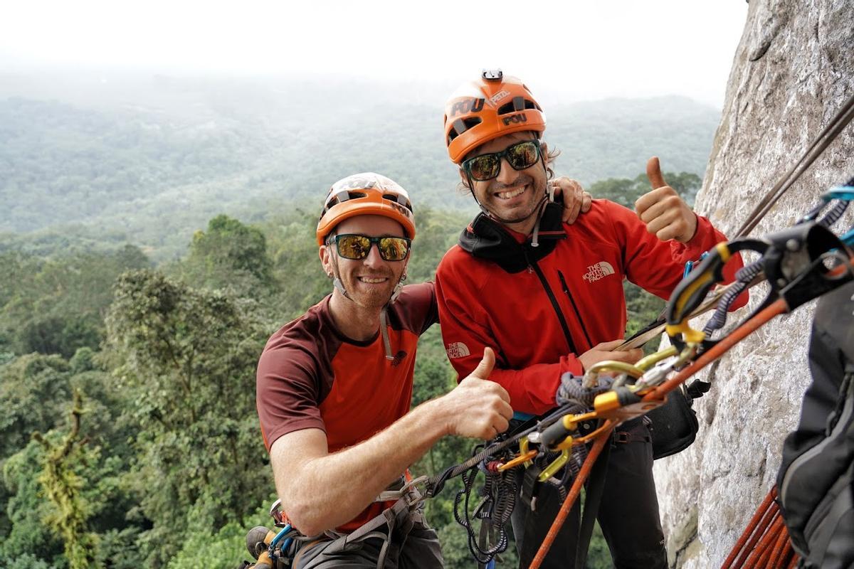 Los hermanos Pou, en uno de sus ascensos