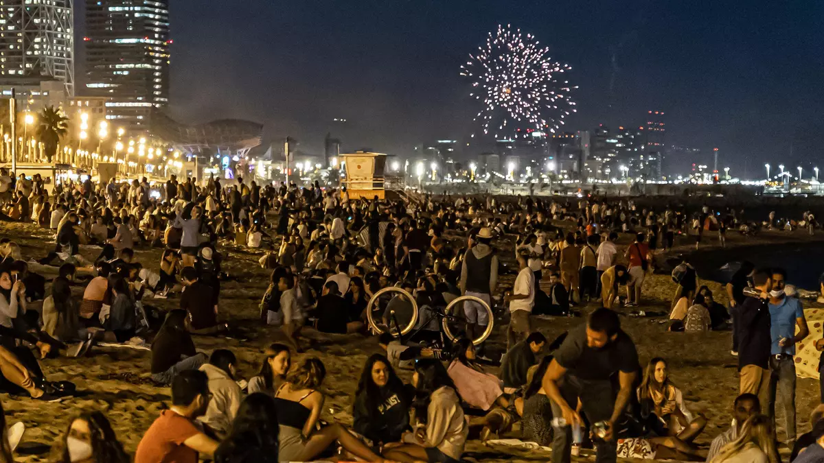 Barcelona y sus playas metropolitanas se preparan para un Sant Joan multitudinario