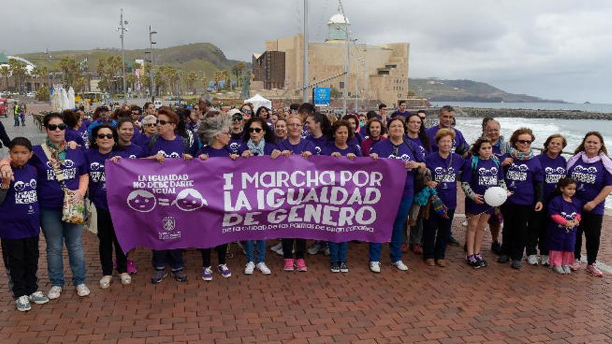 La primera Marcha por la Igualdad de Género celebrada en la ciudad congrega a 200 personas