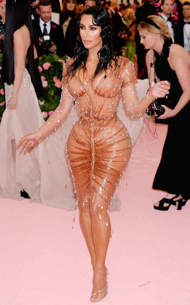 Kim Kardashian en la alfombra roja de la Met Gala 2019