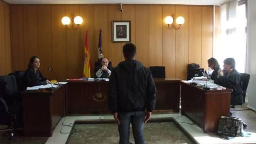 El conductor condenado, durante el juicio celebrado en abril en un juzgado de lo penal de Palma.