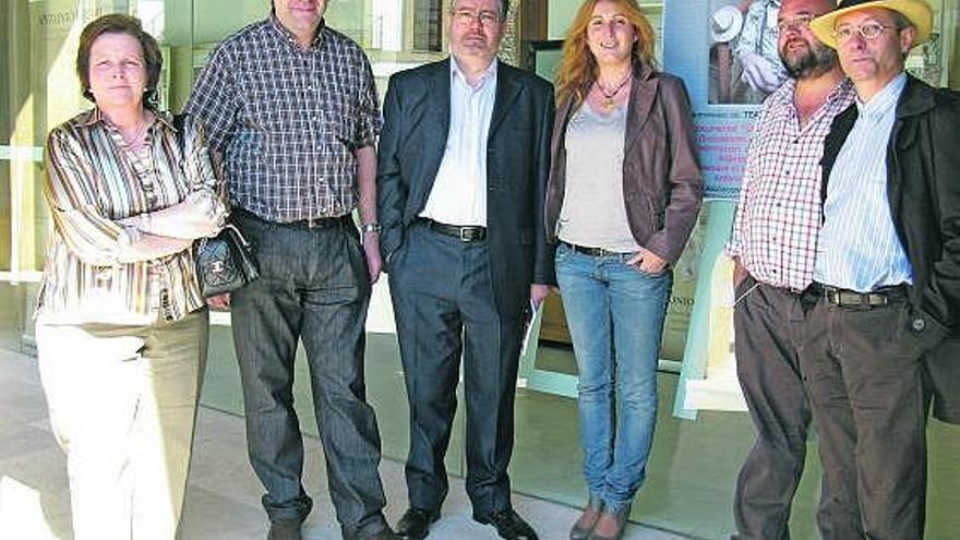 Aurora García, Lluis Portal, Humberto Gonzali, Ana López, Alberto Álvarez y David Rivas, organizadores del acto.