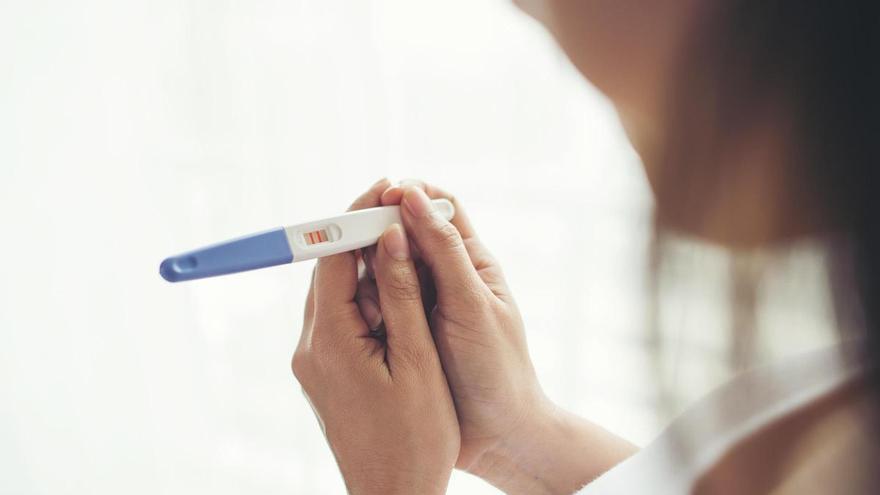 ¿Existen los falsos positivos en un test de embarazo? Los expertos en ginecología explican a qué se deben