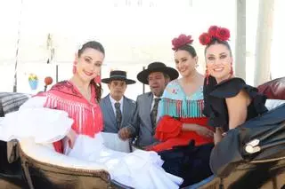 El Arenal se llena de familiares y amigos en el primer Sábado de Feria