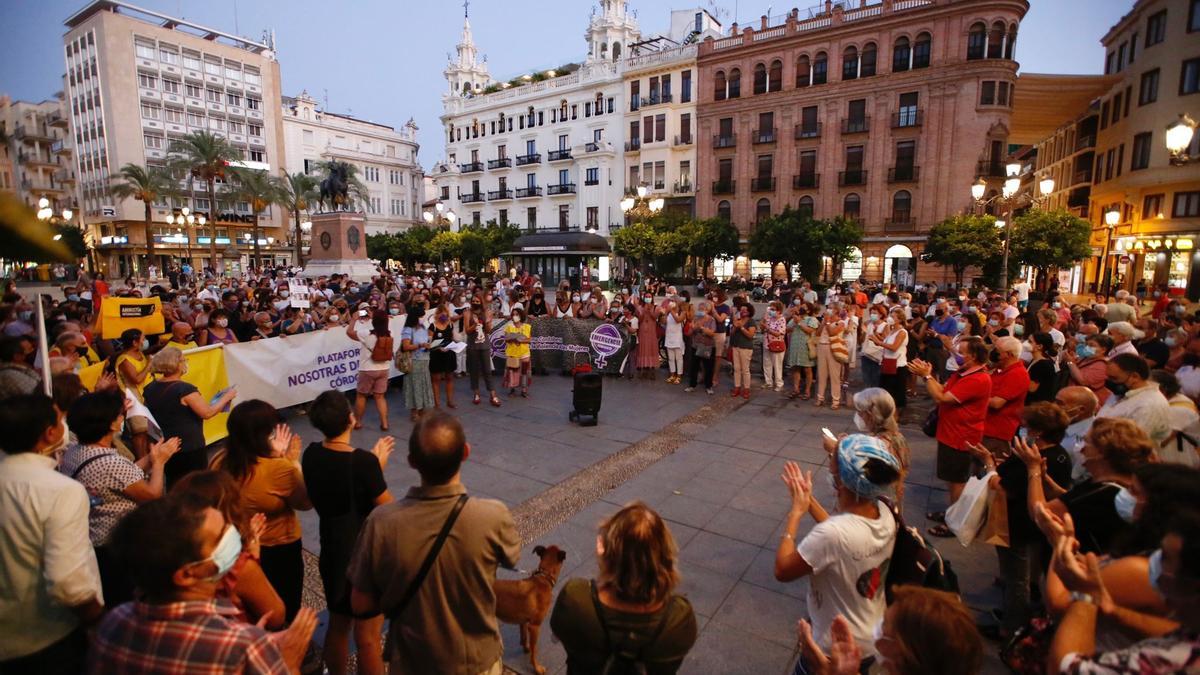 Concentración en la plaza de Las Tendillas por las mujeres afganas.