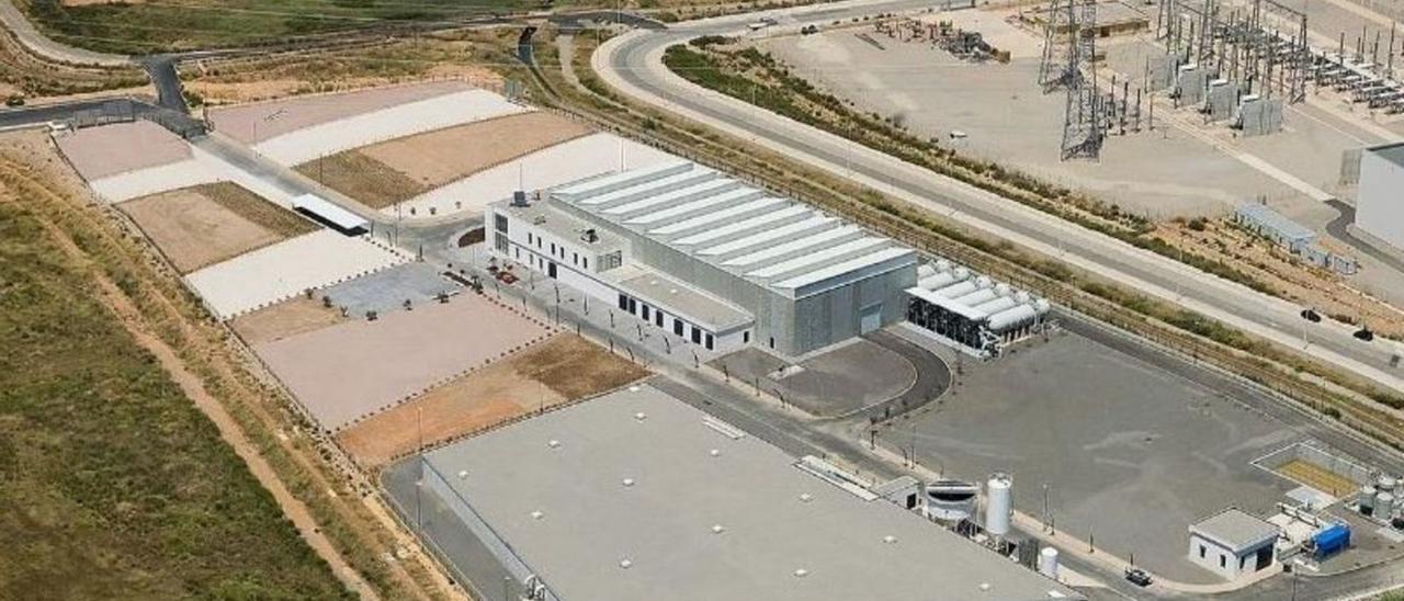 Una vista aérea de la planta de desalación construida por Acuamed en Sagunt.  | LEVANTE-EMV