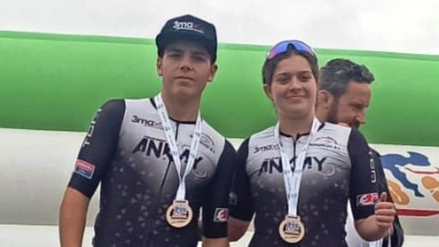 Sara Bernal y Emilio Cordero, ciclistas Júnior de Ankay Team