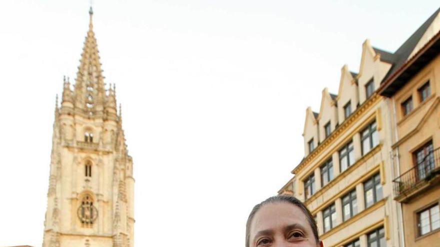 Antonia Nava, en la plaza de la Catedral.