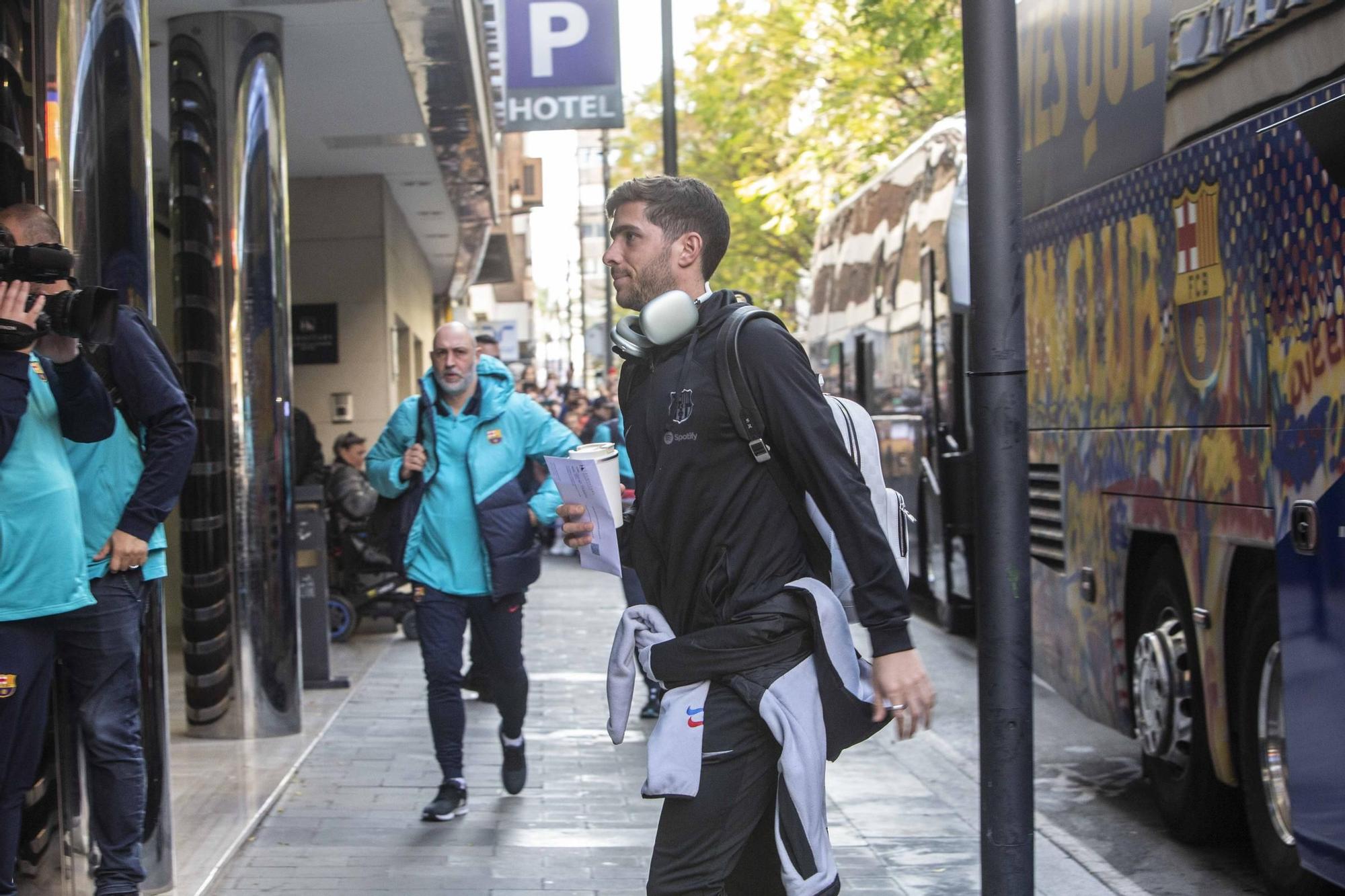 Gran expectación en Alicante por la llegada del Barça