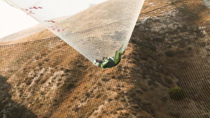 Salta sin paracaídas desde más de 7 kilómetros de altura
