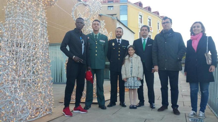 Los representantes de los Reyes Magos en Murcia posan con el alcalde, José Ballesta