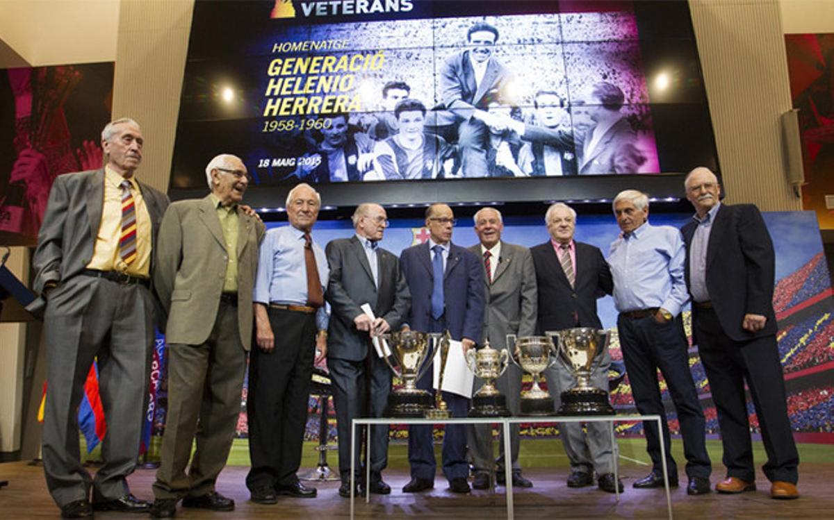 La foto de familia. De izquierda a derecha: Llorenç Rifé, José Pinto, Justo Tejada, Paco Rodri, Luis Suárez, Ferran Olivella, Martí Vergés, Joan Antoni Celdrán y Francesc Larraz. Una representación de la heroica generación de Helenio Herrera