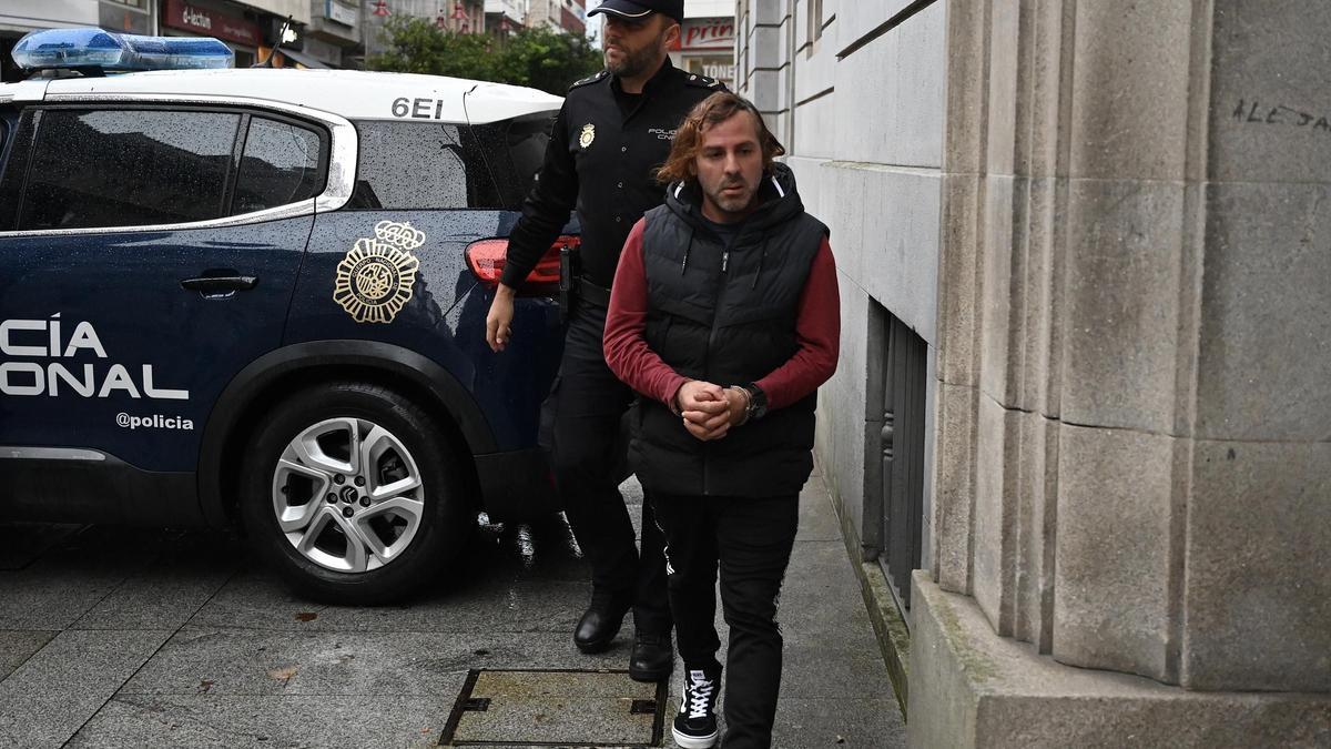 El asesino confeso del crimen de Mondariz declaró hoy en la Audiencia Provincial.
