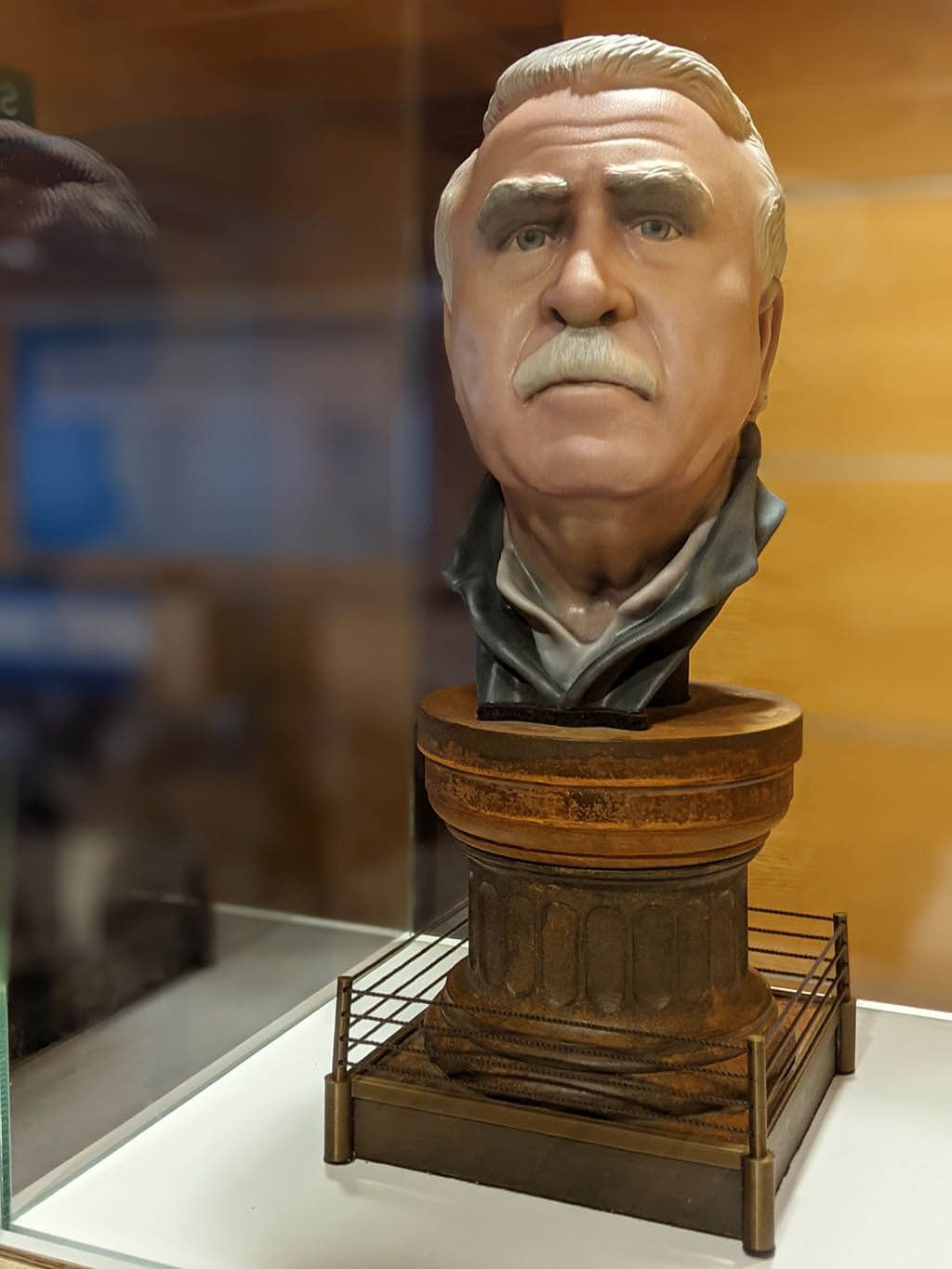 Aspecto final del busto de Paco Amoedo.