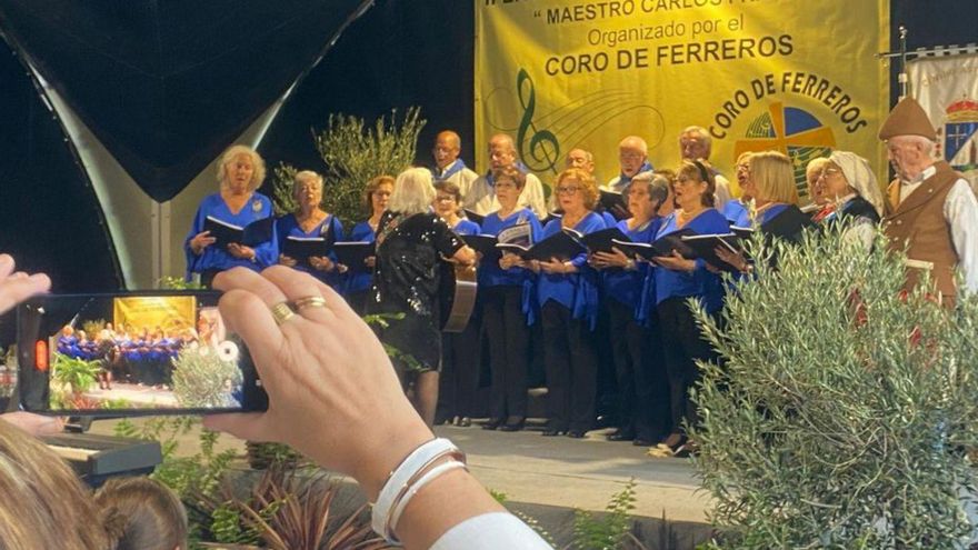 Bueño vibra con el renacer de los coros