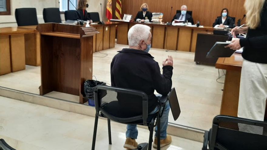 El masajista condenado a seis años por abusos a una menor, durante el juicio