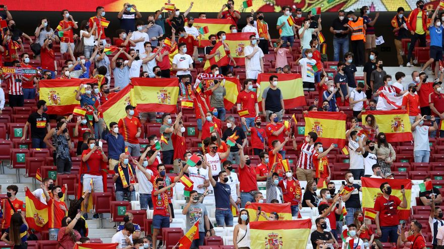 La afición vuelve a vibrar con la Roja en un estadio