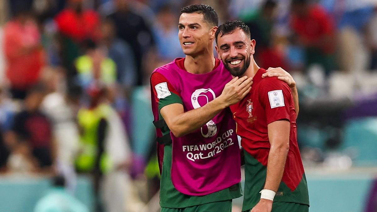 Cristiano Ronaldo y Bruno Fernandes celebran la victoria de Portugal