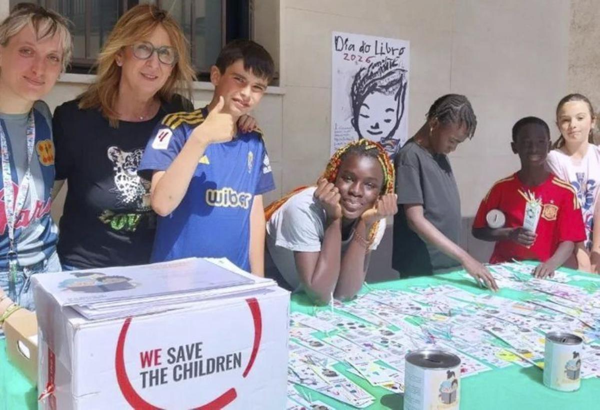 Los alumnos del colegio vendieron marcapáginas solidarios.  | SERVICIO ESPECIAL