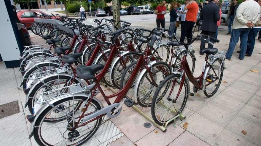 Vehículos del antiguo servicio de préstamo de bicicletas de Castrillón.