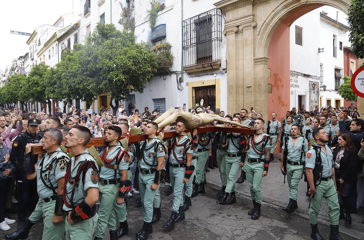 La Legión acompaña al Cristo de  La Caridad