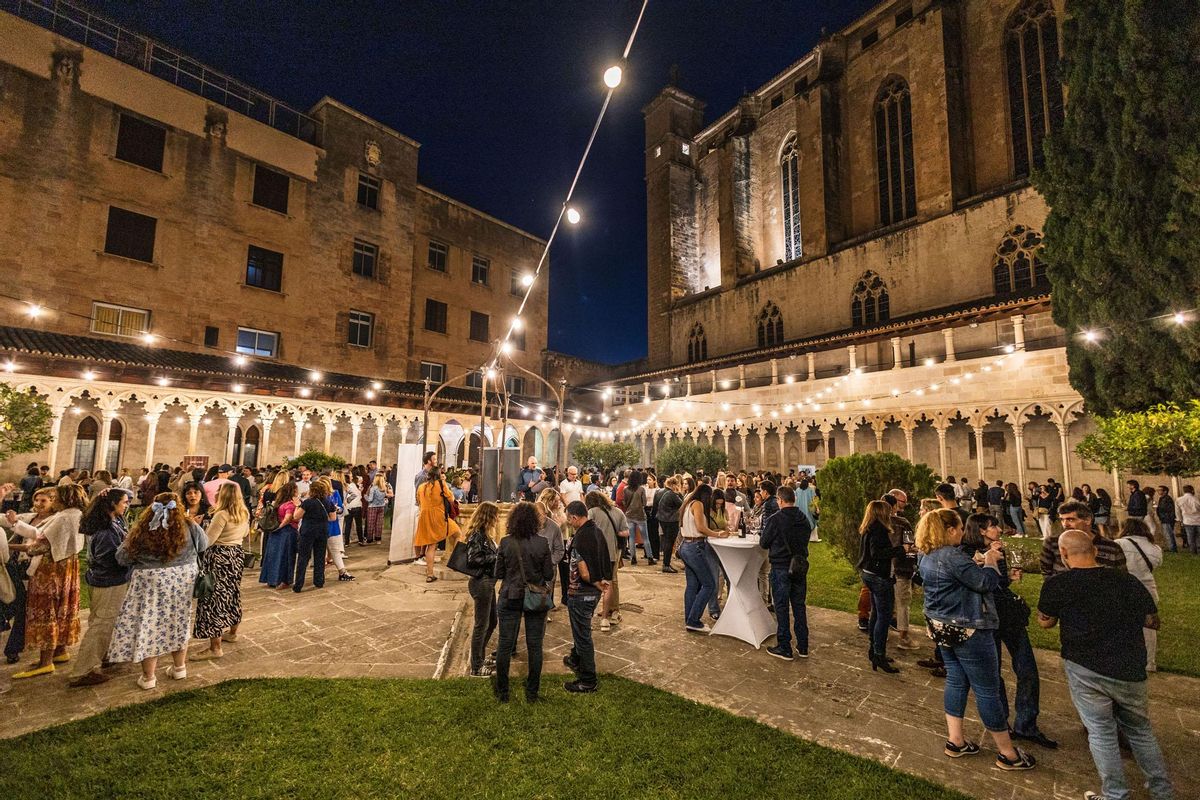 Cerca de 1200 personas entre residentes y visitantes de diversas nacionalidades, se dieron cita en el Claustro