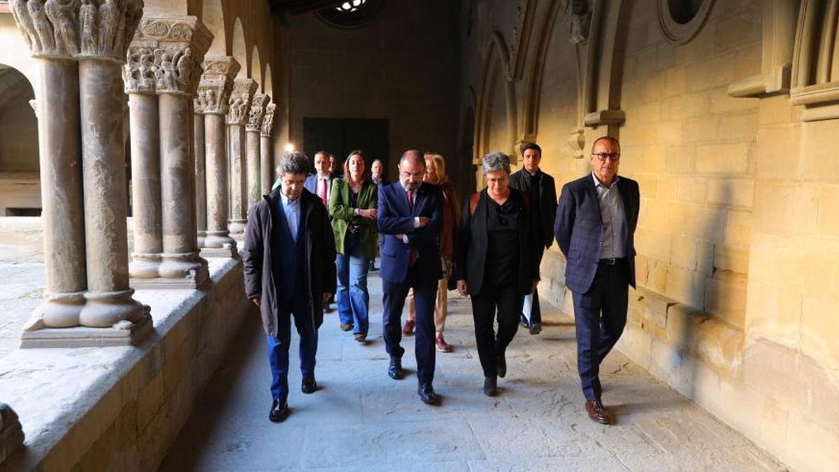 Javier Lambán visita las obras desarrolladas en la iglesia de San Pedro el Viejo, y el yacimiento arqueológico del Círculo Católico de Huesca