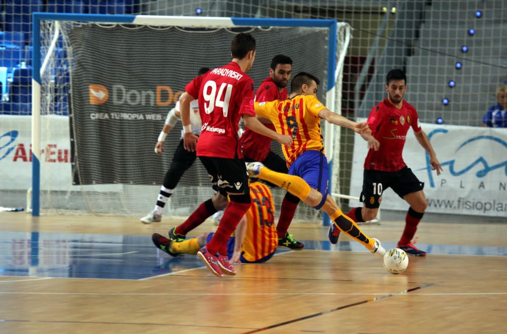 El Palma homenajea al Mallorca ganando al Barcelona