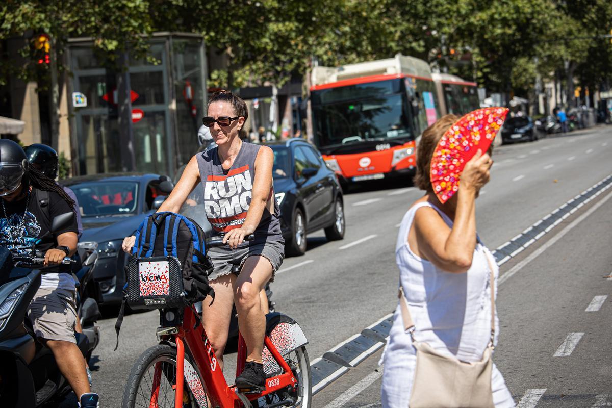 En bici urbana con calor extremo en Barcelona