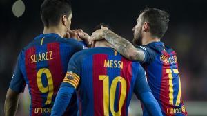 Suárez, Messi y Alcácer celebran un gol a la Real Sociedad en la Liga anterior.
