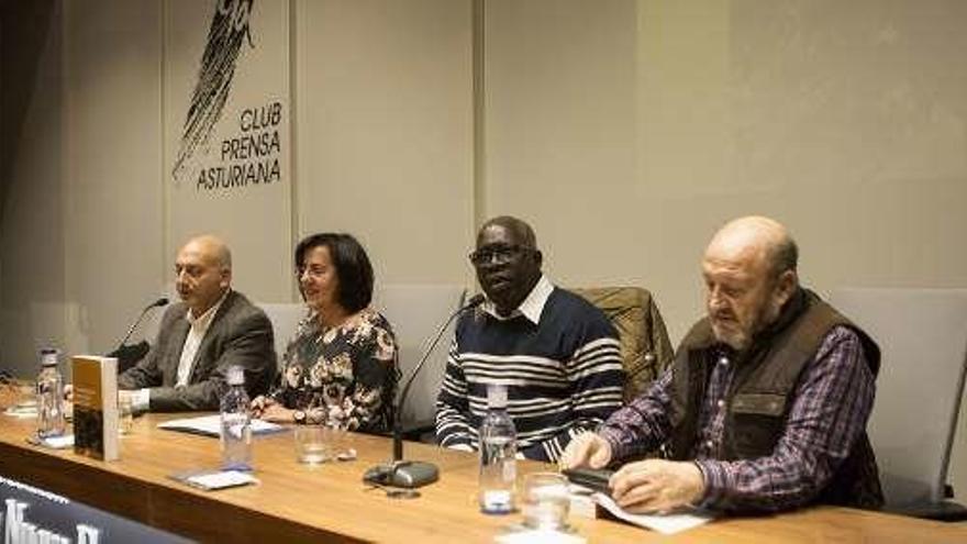 De izquierda a derecha, Ángel Fernández, Concepción Urdampilleta, El Hadji Gaye Gueye y Alberto Tuñón.