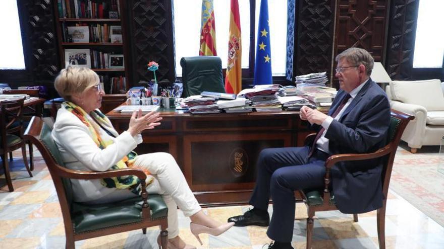 Ana Barceló reunida con Ximo Puig en
 el Palau, cuando se le informó de los
 cambios. información