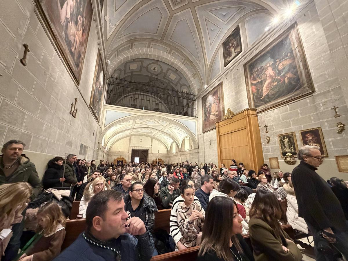GALERÍA | Imposición de medallas y varas a los nuevos cofrades de la Cofradía de la Virgen de la Esperanza GALERÍA | Imposición de medallas y varas a los nuevos cofrades de la Cofradía de la Virgen de la Esperanza