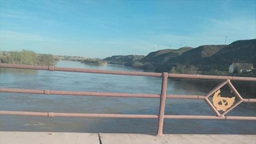 Los vecinos piden que se arregle el puente, en «estado deplorable»