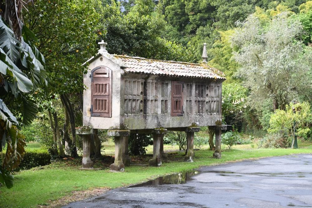 Visita de una comitiva política al Pazo de Meirás