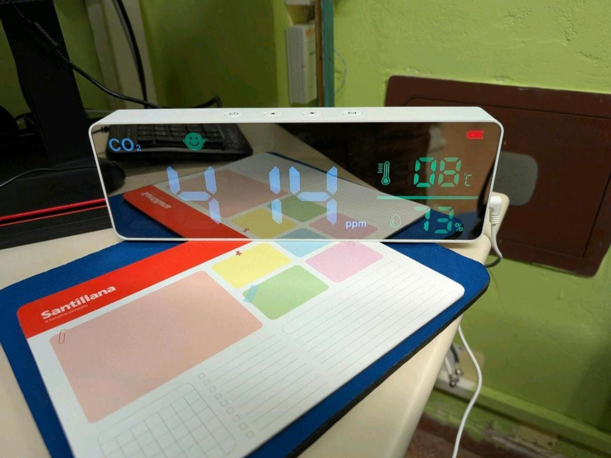 La imagen del termómetro durante la mañana marcando 8ºC.