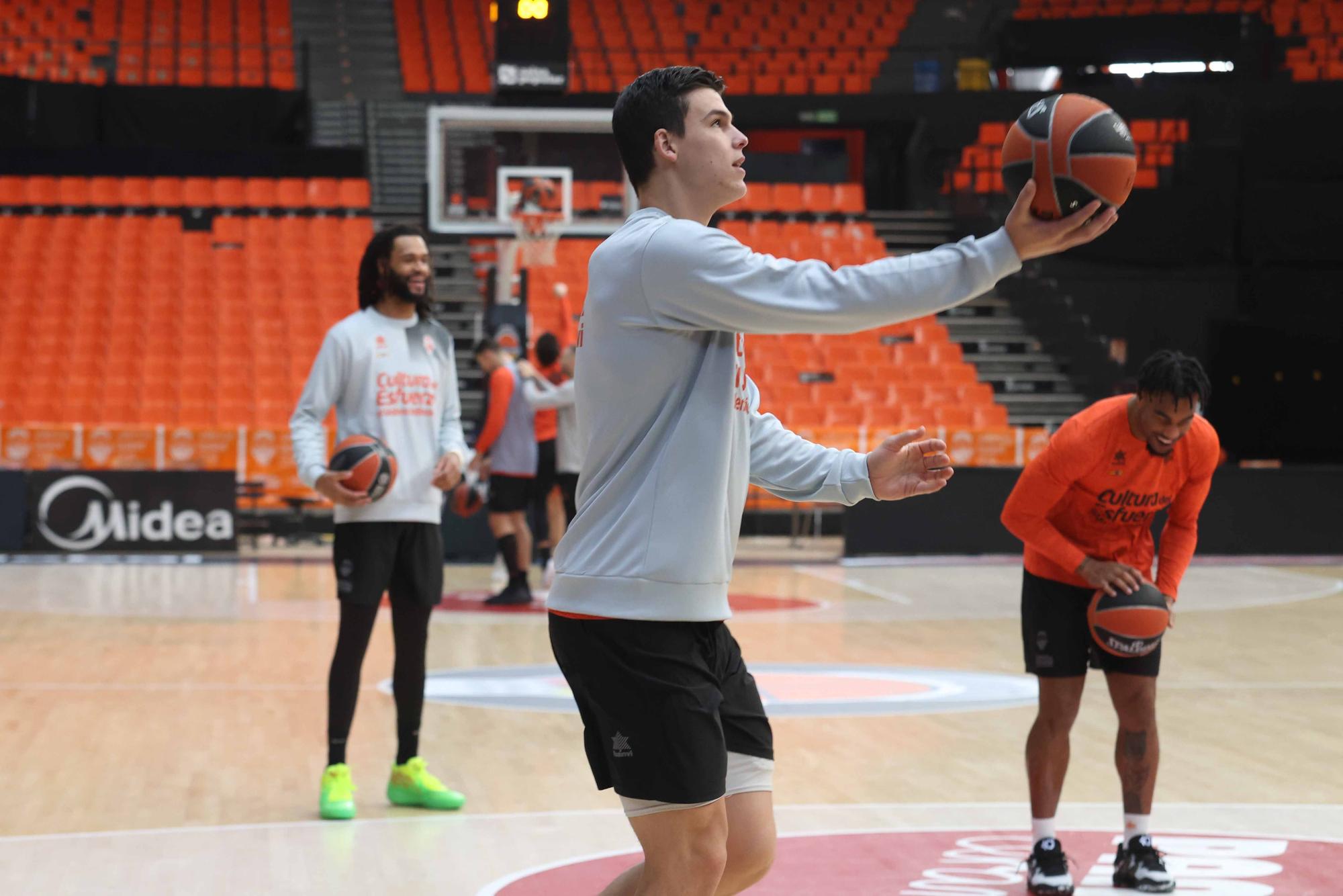 Entrenamiento previo al partido de Euroliga frente al  Meridianbet de Belgrado