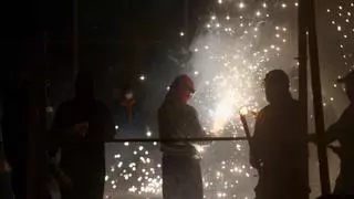 La Nit de l'Albà en Elche deja 40 heridos: desde un niño de 4 años a una joven grave en la Unidad de Quemados de Alicante