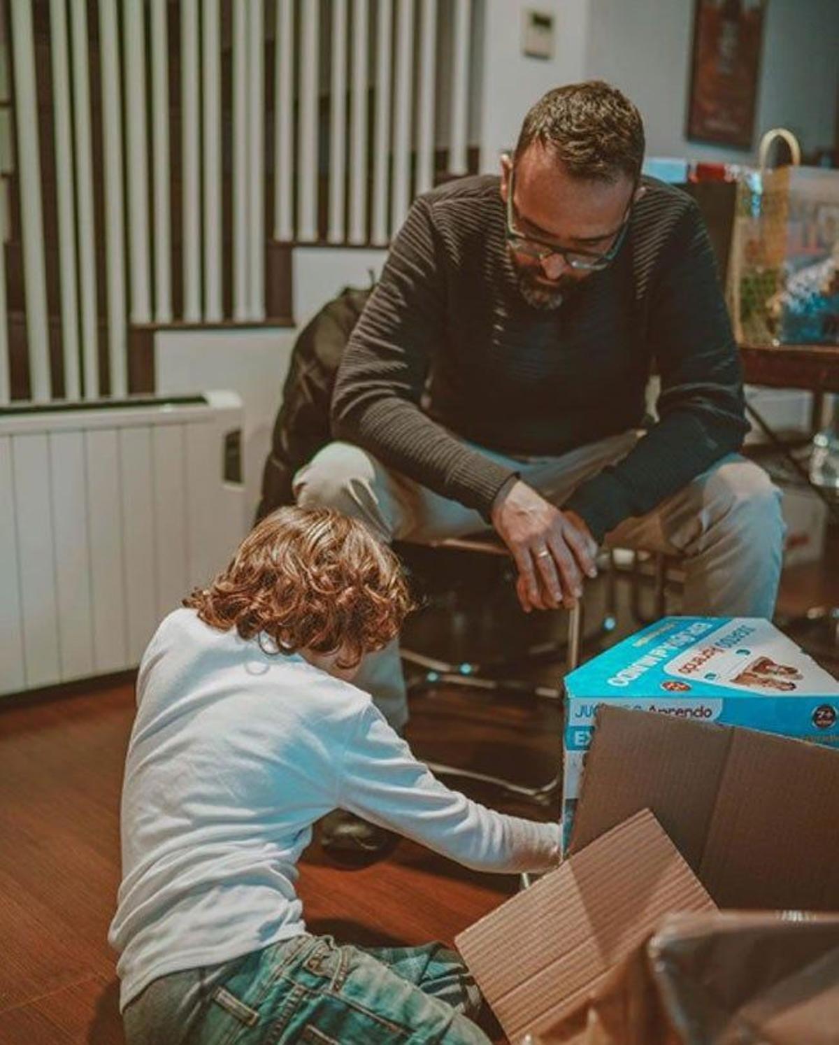 Risto Mejide juega con su hijo Julio