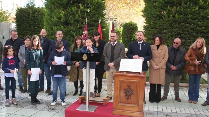 Lectura de artículos de la Carta Magna para conmemorar el Día de la Constitución en Lorca