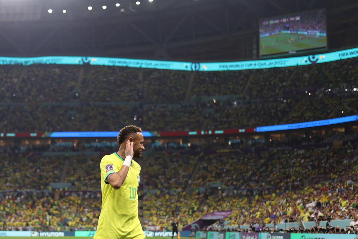 GR4255. LUSAIL (CATAR), 24/11/2022.- Neymar de Brasil reacciona hoy, en un partido de la fase de grupos del Mundial de Fútbol Qatar 2022 entre Brasil y Serbia en el estadio Lusail en Lusail (Catar).EFE/ Juan Ignacio Roncoroni