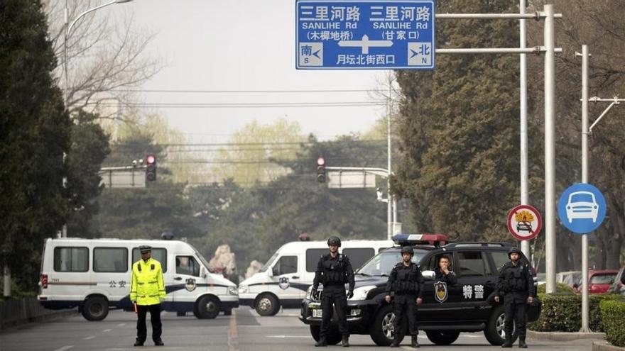 La policía china multará a peatones infractores mediante mensajes de texto