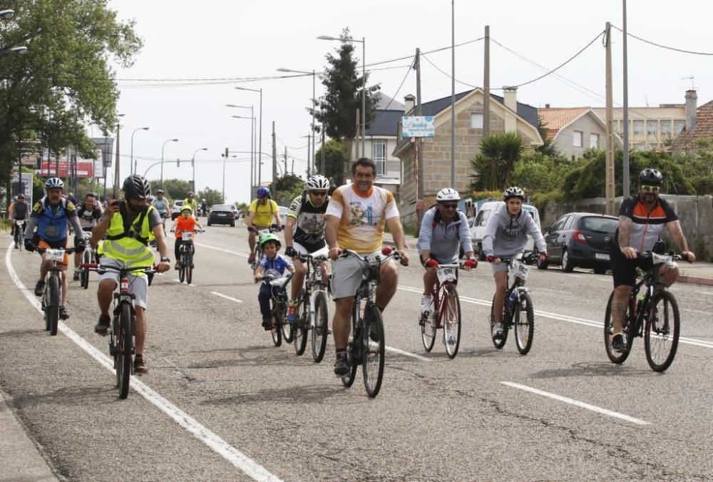 Más de medio millar de aficionados participan en A Pedaliña