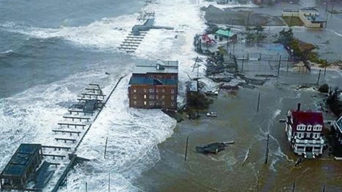 Imagen aérea de los efectos de 'Sandy' en la localidad de Atlantic City.