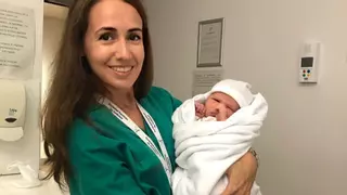 Carmen Díaz, ginecóloga, alerta: «Los hombres deben de dejar el alcohol tres meses de buscar un embarazo»
