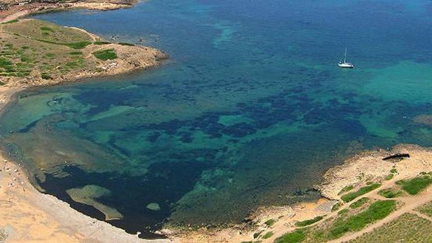 Cerrada una playa en Menorca por la posible presencia de un tiburón
