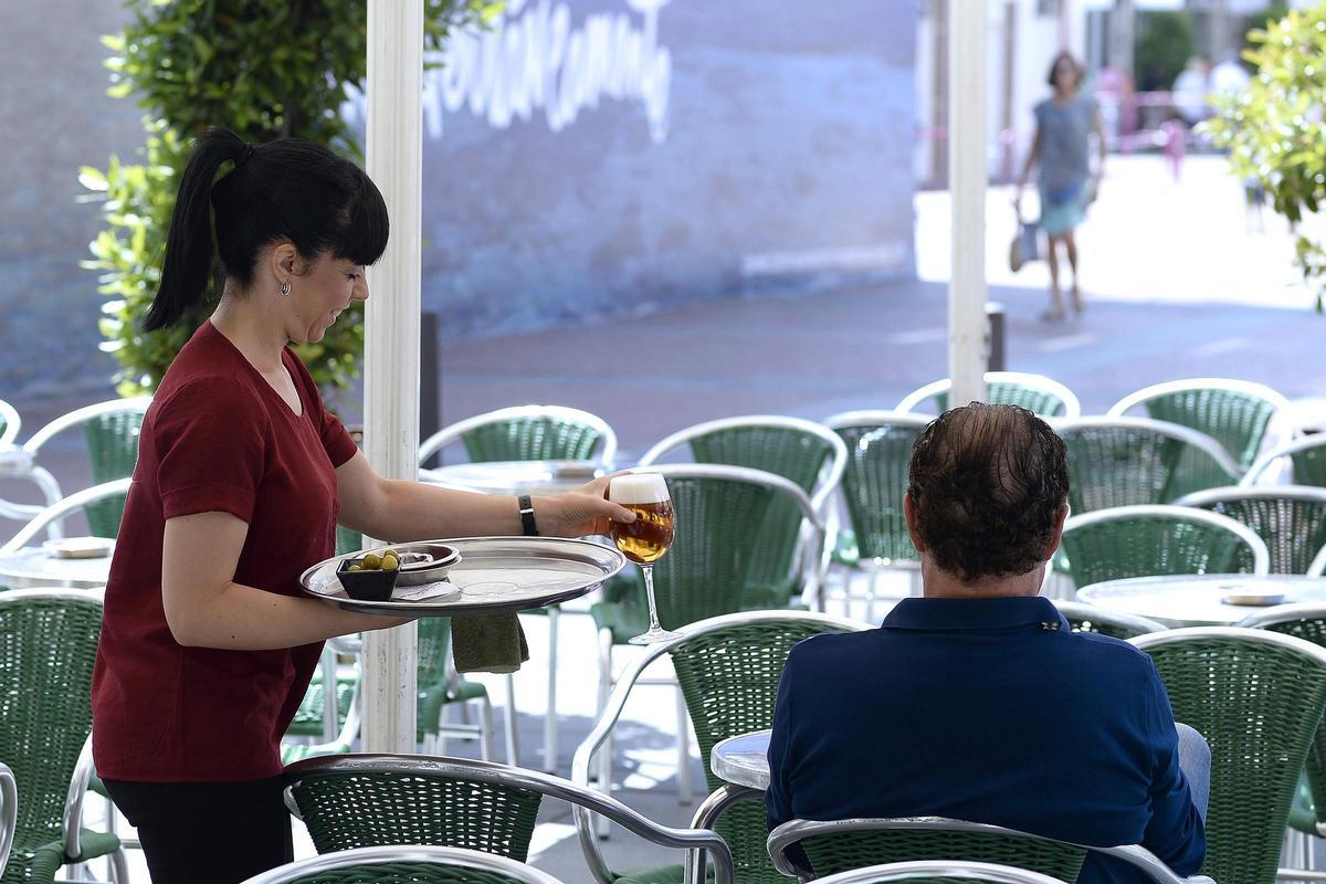 Una trabajadora del sector de la hostelería